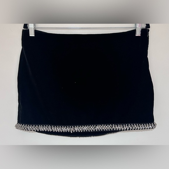 ⭐️ Zara Black Velvet with Rhinestone Mini Skirt Size Medium NWT - Picture 1 of 7
